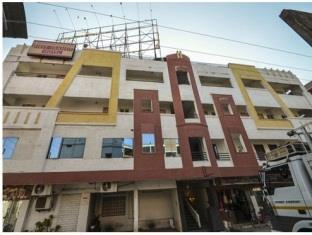 First Transit Bed and Breakfast Shamshabad Exterior foto